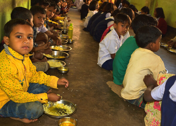 Children_Mid-day_meal_West_Bengal_Global_Hunger_Index